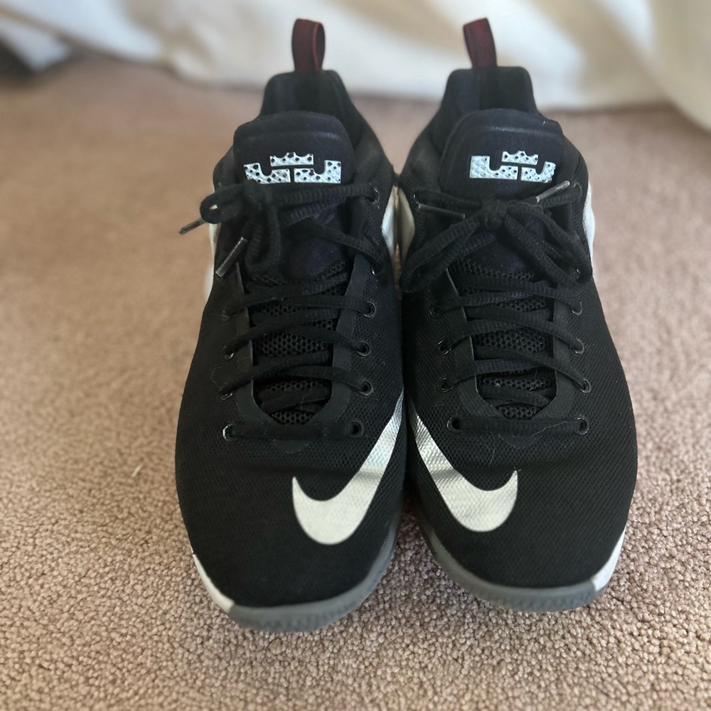 Nike Zoom Witness basketball shoes